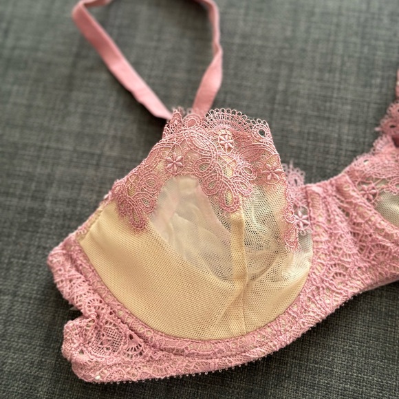 Victoria’s Secret Bra - Soft beige and pink - Size 32C - Picture 4 of 5